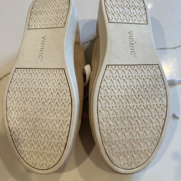 Vionic Winny Low Top Sneaker-Size 9.5 - Picture 4 of 5